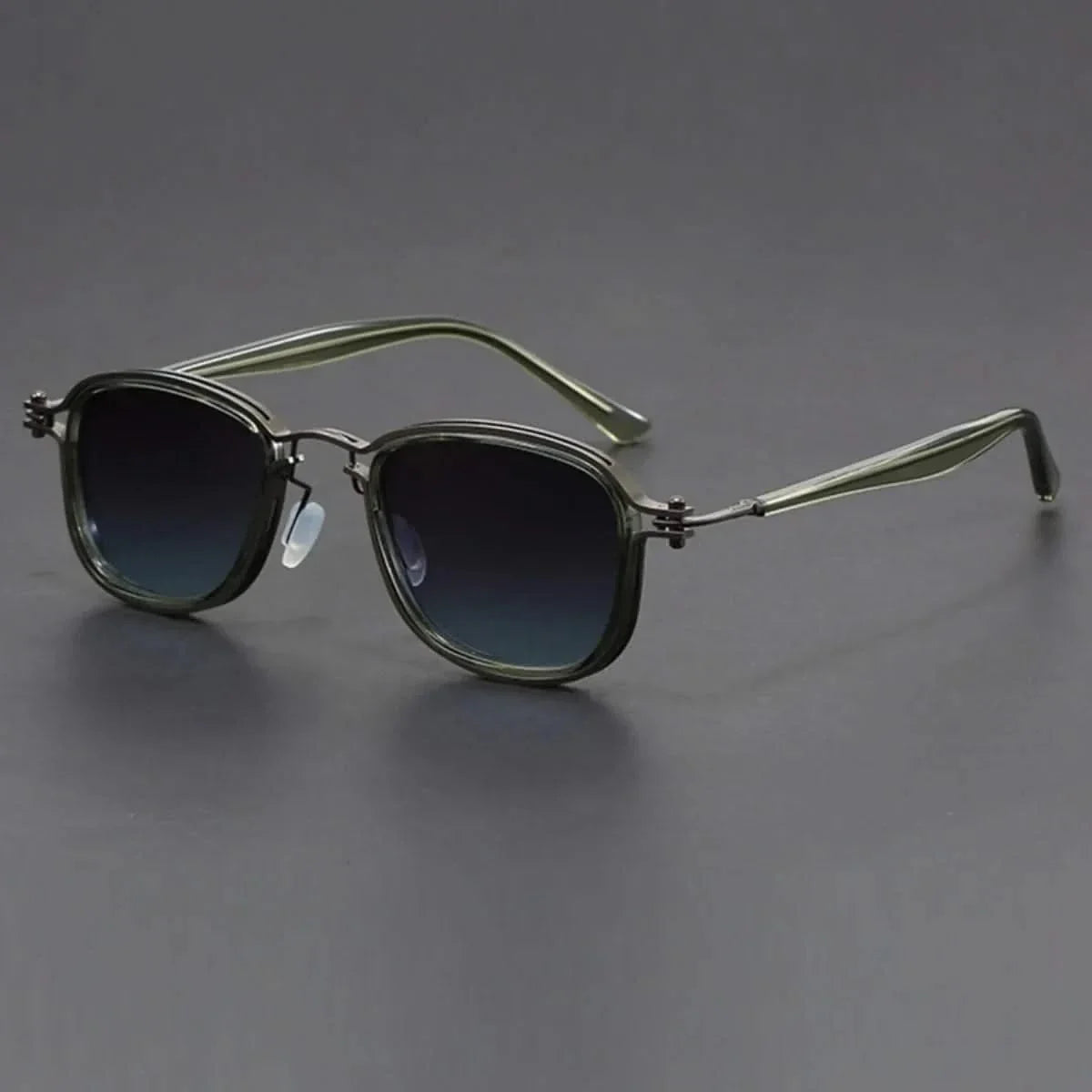 Lightweight unisex eyewear with polarized lenses and UV protection, designed for comfortable, everyday use.