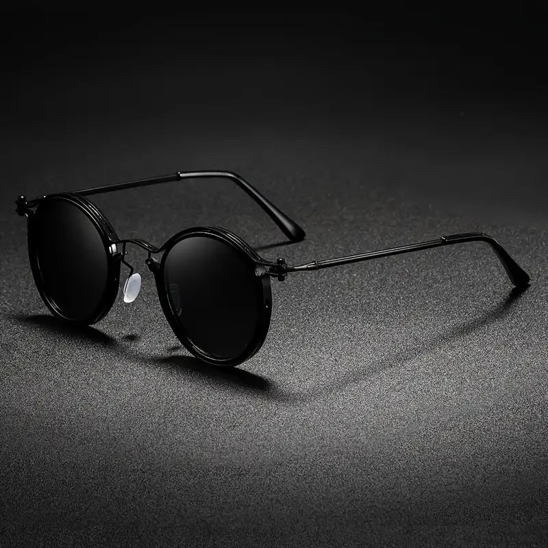 Sleek metal frame unisex polarized sunglasses, anti-glare lenses, offers full UV protection.