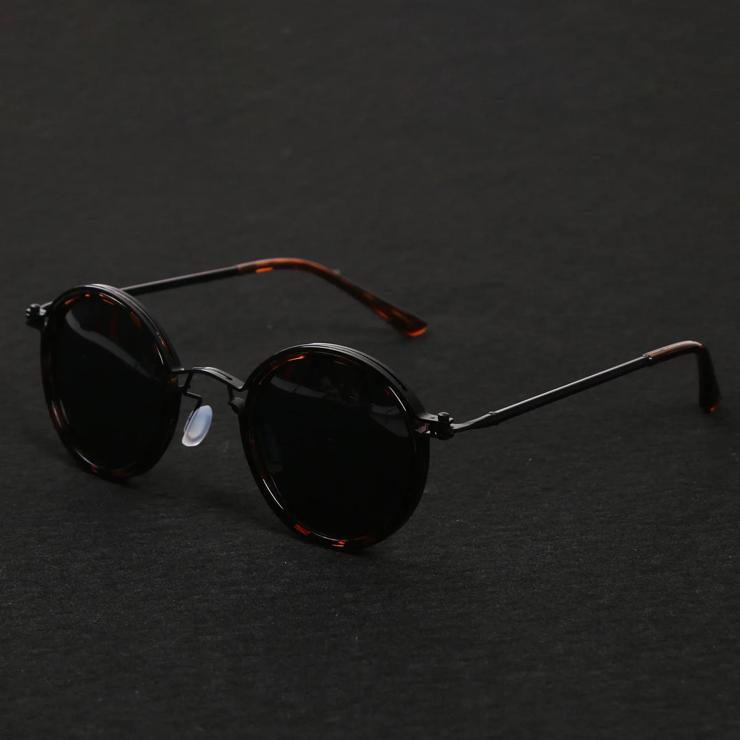 Trendy unisex gold frame sunglasses with polarized UV protection for everyday style & glare reduction.