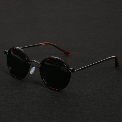 Trendy unisex gold frame sunglasses with polarized UV protection for everyday style & glare reduction.