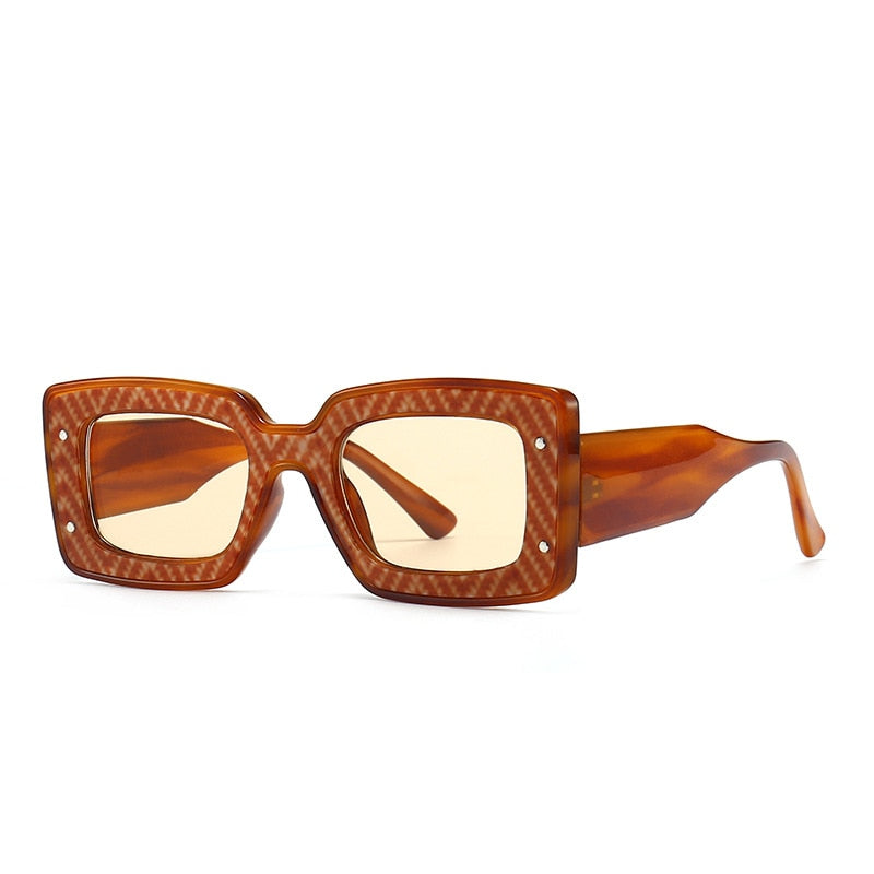 Modern unisex polarized sunglasses offering UV400 eye protection. Stylish eyewear for effective glare reduction.