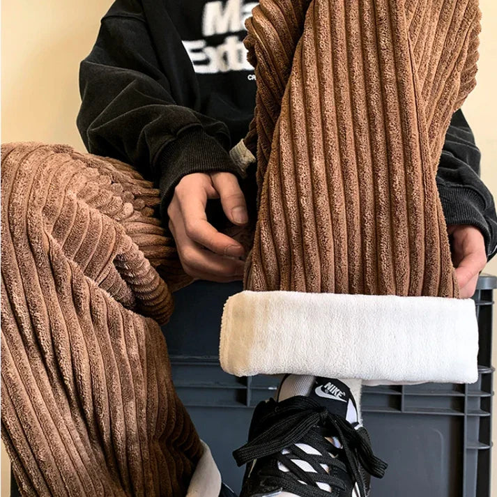 Stylish unisex wide-leg sweatpants, ideal for casual everyday wear, activewear, or comfortable loungewear. Loose fit.