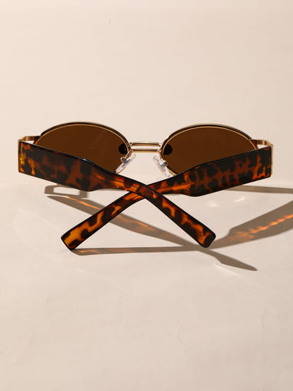 Versatile unisex retro modern sunglasses, ideal for fashion and UV safety.
