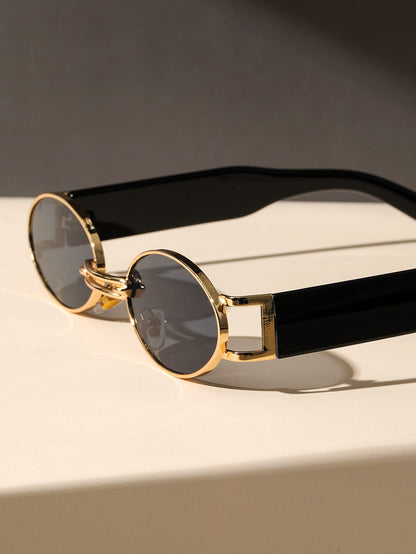 Fashionable retro sunglasses, unisex design, offering full UV protection.