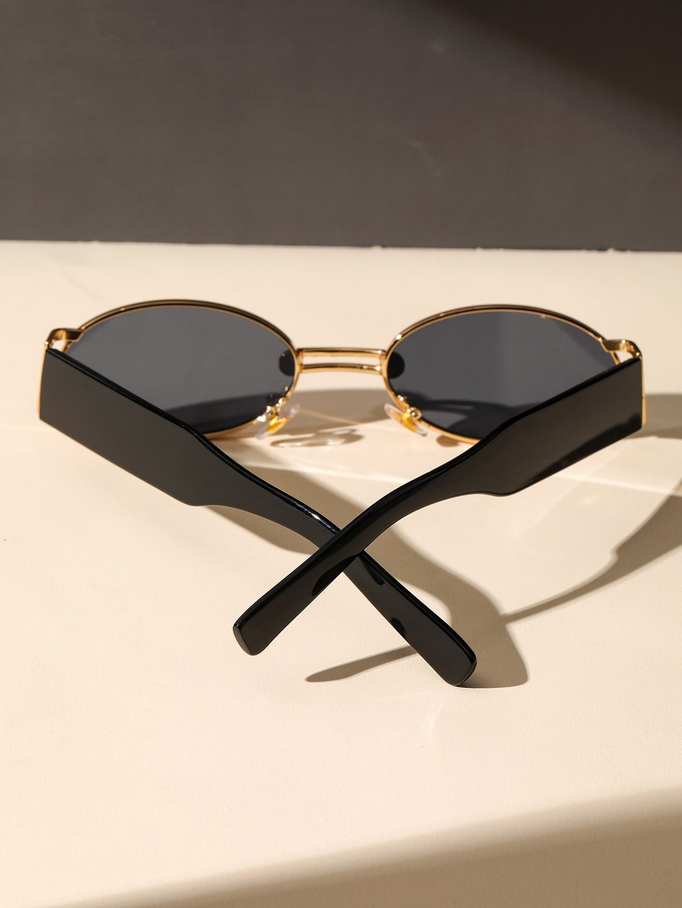 Stylish modern shades, unisex, featuring advanced UV protection lenses.