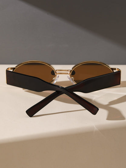 Retro-inspired leopard print unisex sunglasses for ultimate UV protection.