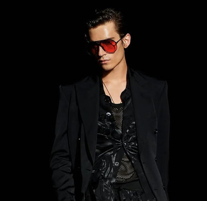 Fashionable oversized retro aviator sunglasses; vintage style, perfect for women's accessories.