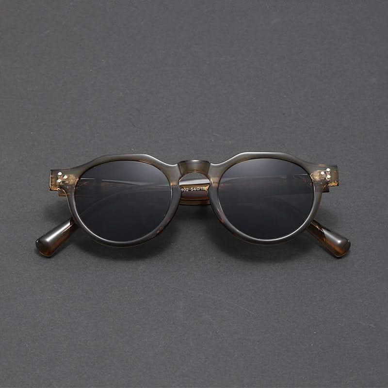 Classic retro polarized sunglasses, unisex design, offering 100% UV protection. Essential summer style eyewear.