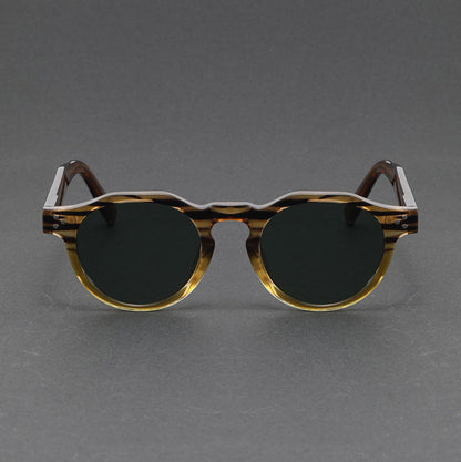 Classic unisex retro sunglasses with polarized lenses, offering superior UV eye protection & reduced glare.