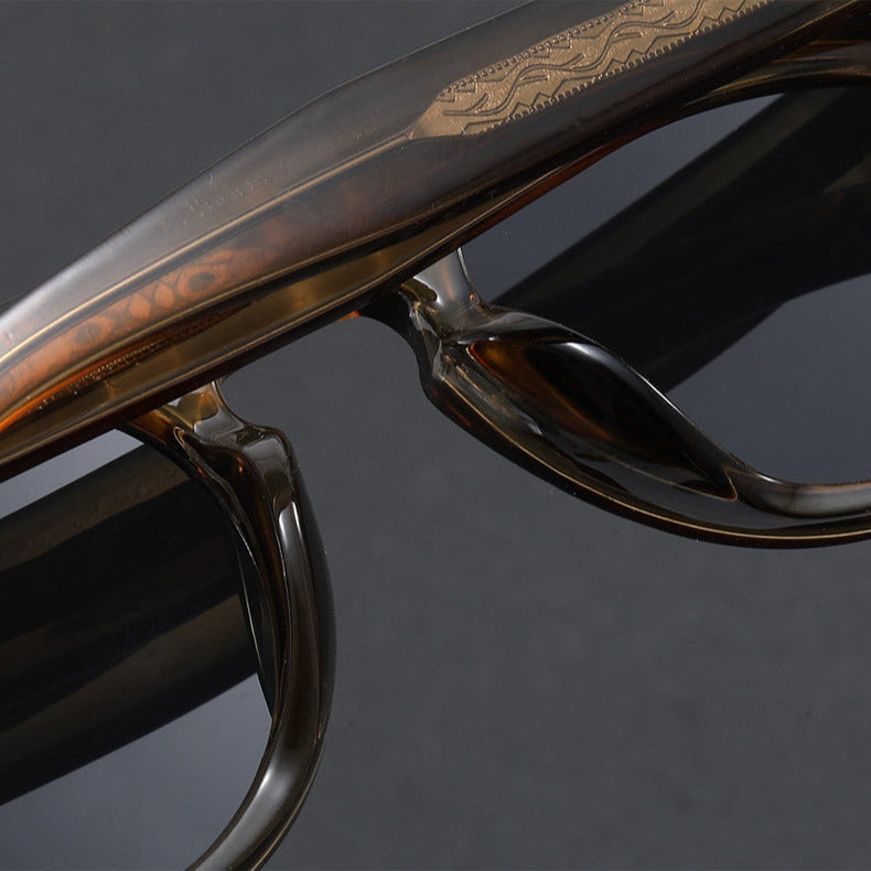 Fashionable unisex retro polarized sunglasses, ideal for outdoor adventures with complete UV protection.