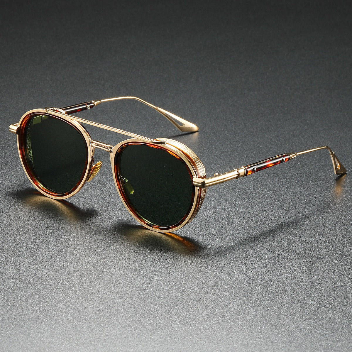 Stylish retro round sunglasses, perfect for any gender. Features modern gradient lenses & a classic metal frame design.