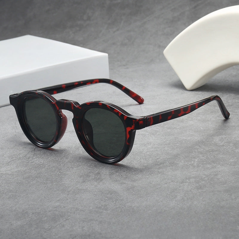 Classic unisex round frame sunglasses with UV protection, a must-have fashion accessory.