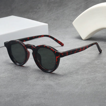 Classic unisex round frame sunglasses with UV protection, a must-have fashion accessory.