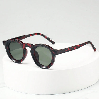 Stylish retro round sunglasses, unisex design with UV400 lenses.