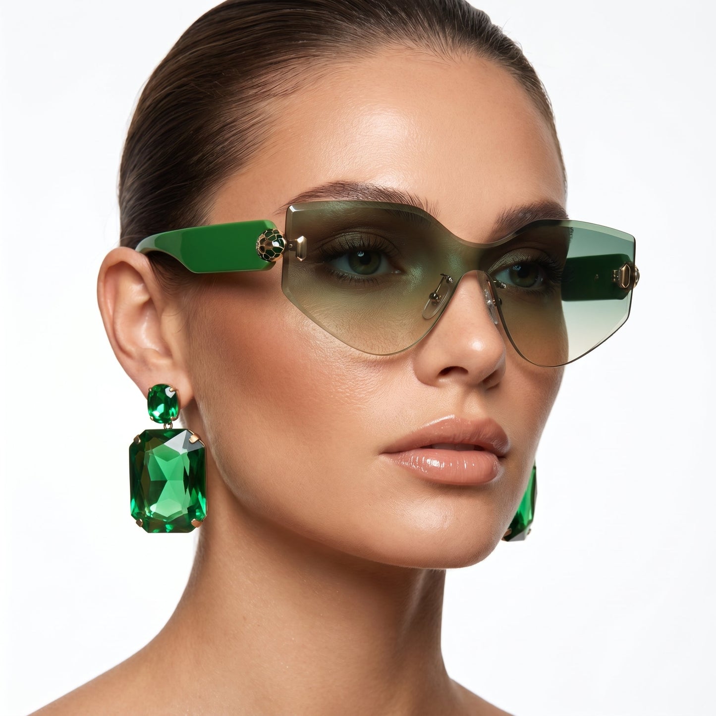 Unisex retro square-frame sunglasses with UV400 protection. Stylish fashion eyewear.