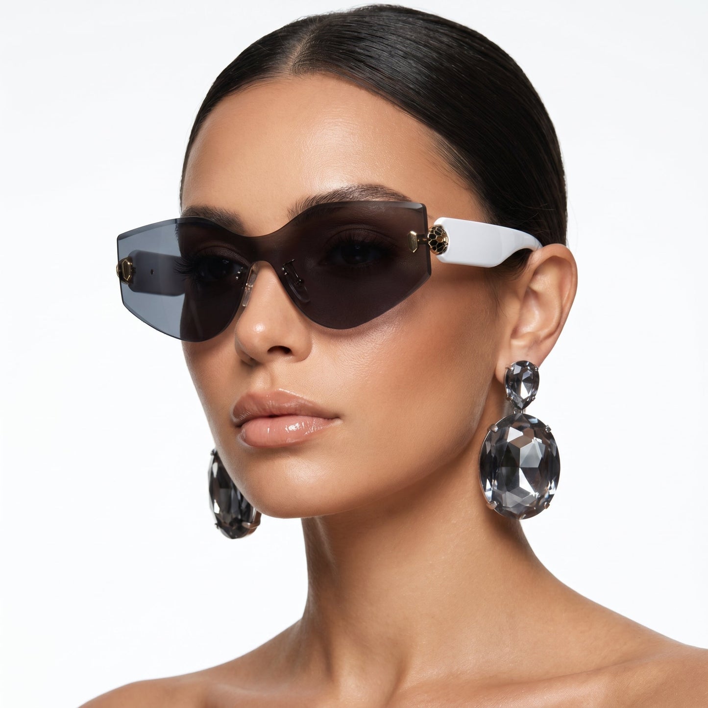 Stylish unisex square sunglasses for daily wear. Features UV400 protection for your eyes.