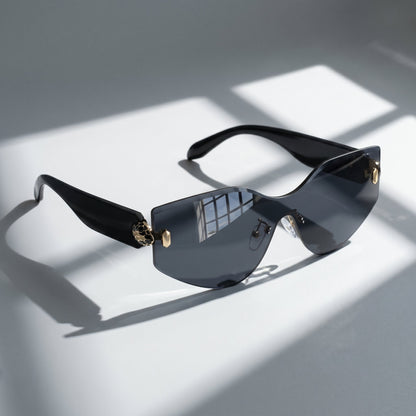Modern square-frame unisex sunglasses. Combines fashion with vital UV400 sun protection.