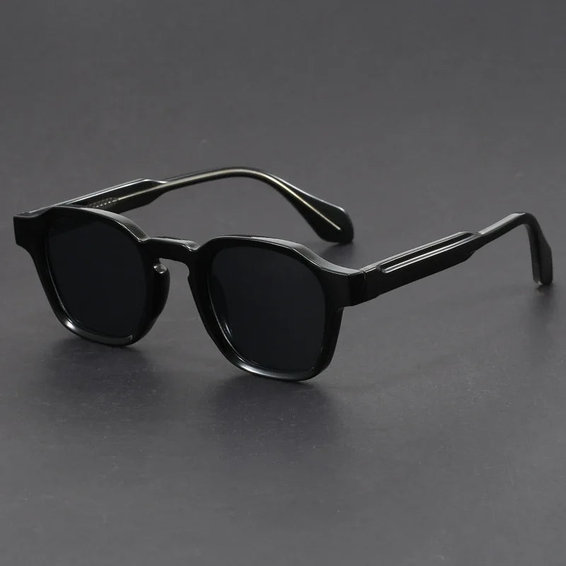 Versatile unisex retro square sunglasses, perfect vintage eyewear for any classic style or occasion.