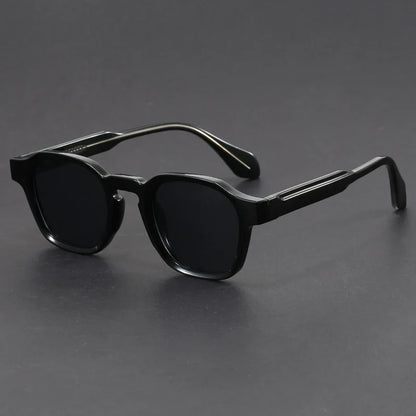 Versatile unisex retro square sunglasses, perfect vintage eyewear for any classic style or occasion.