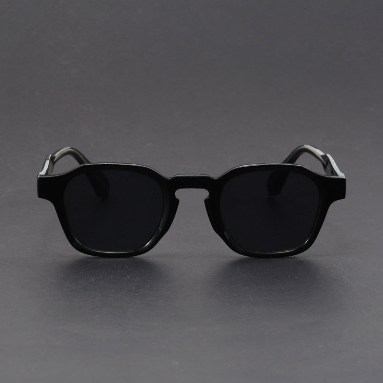 Unisex retro square sunglasses, essential classic style eyewear for a cool, vintage-inspired look.
