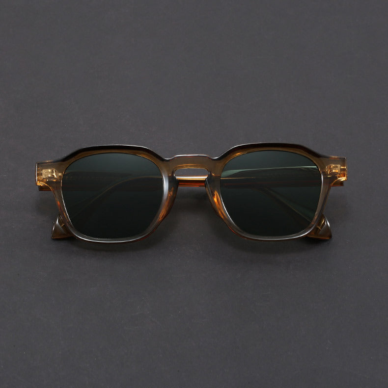 Classic black unisex retro square sunglasses, durable vintage eyewear for a timeless & sophisticated look.