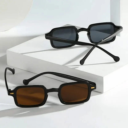 Black unisex retro square sunglasses with durable, anti-scratch lenses. Stylish and comfortable eyewear accessory.