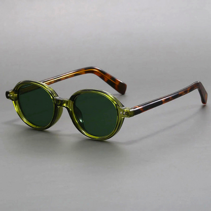 Unisex retro sunglasses with stylish UV protection and anti-glare lenses. Classic vintage design for fashion-forward eyewear.
