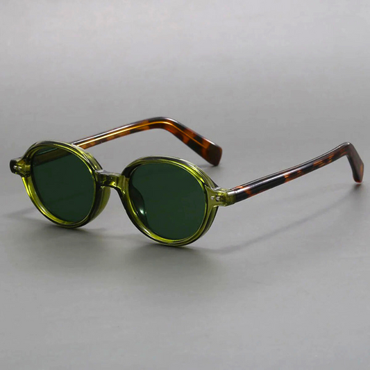 Unisex retro sunglasses with stylish UV protection and anti-glare lenses. Classic vintage design for fashion-forward eyewear.