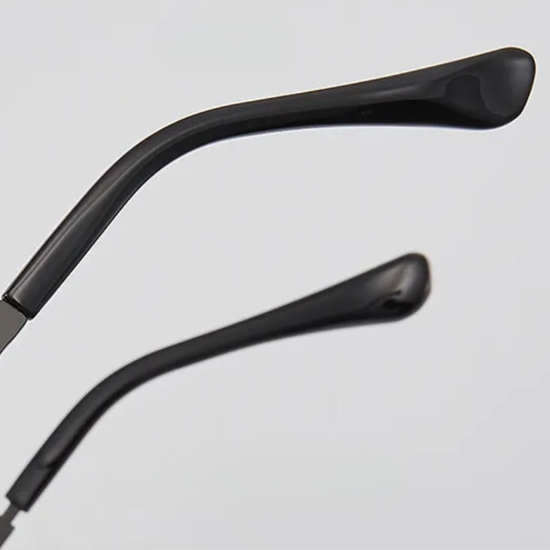 Retro Vintero sunglasses with UV protection. Unisex stylish eyewear for fashion-forward vintage enthusiasts.