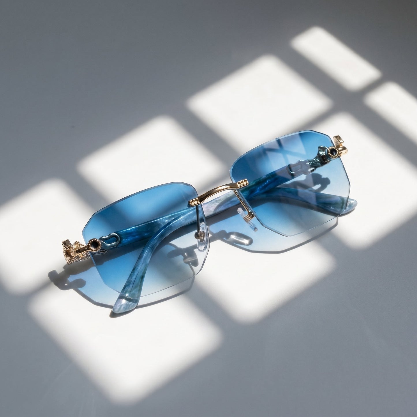 Full view of unisex rimless eyewear, essential for sun glare reduction and comprehensive UV protection.