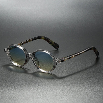 Unisex Roma Vista sunglasses blend vintage charm & modern style. UV protected eyewear, perfect fashion accessory.