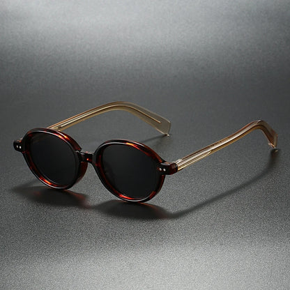 Stylish tortoiseshell Roma Vista sunglasses, unisex, offering UV protection. Vintage-modern eyewear accessory.