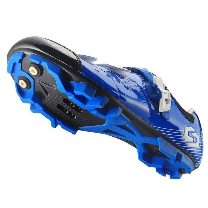 Close-up of the self-locking cleat system on durable unisex road cycling shoes, designed for optimal bike gear.