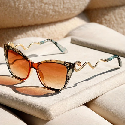Unisex Serpentina fashion sunglasses with bold, sleek design. Trendy eyewear for modern street style.