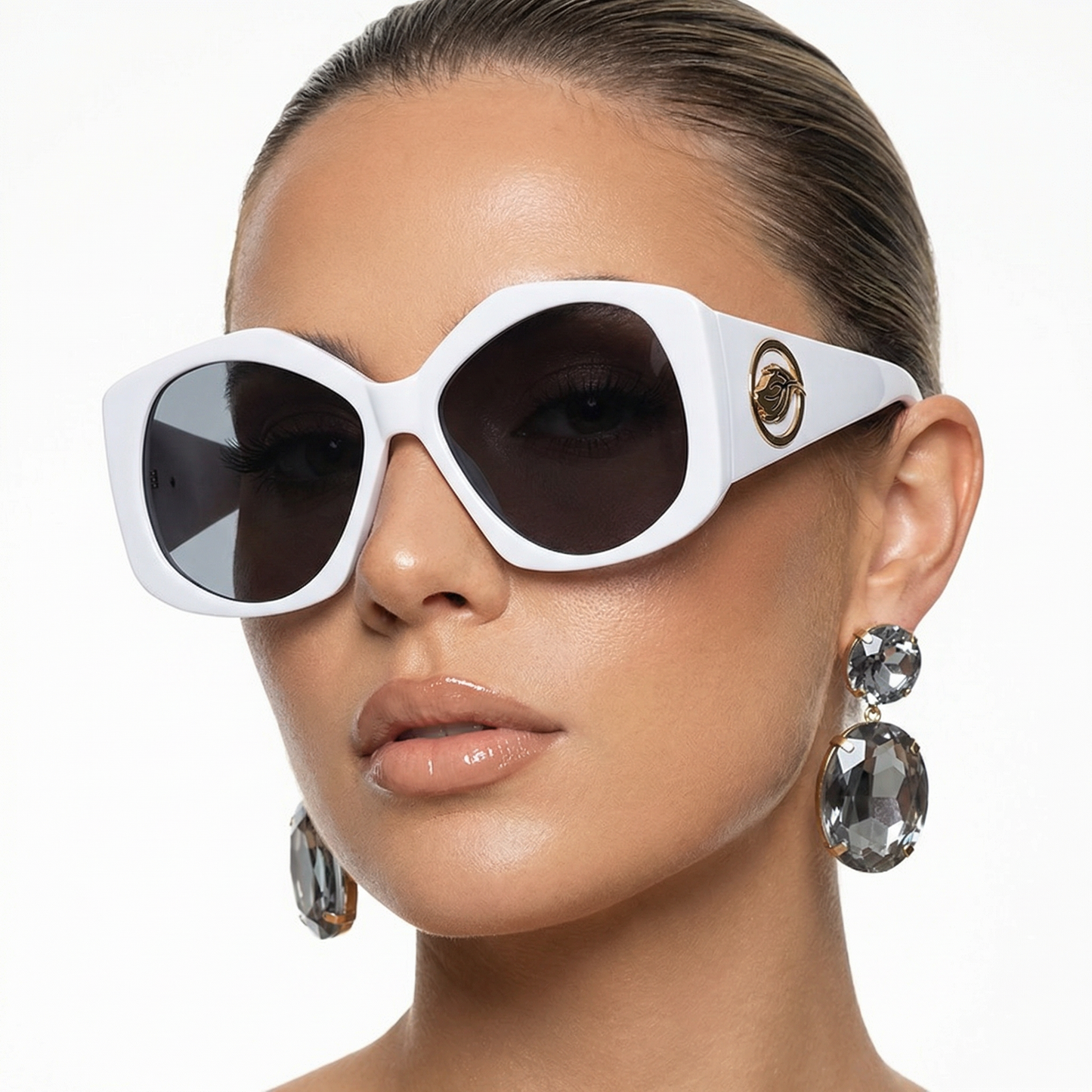 Trendy rhombus sunglasses with a bold design; fashion-forward eyewear for unisex style.