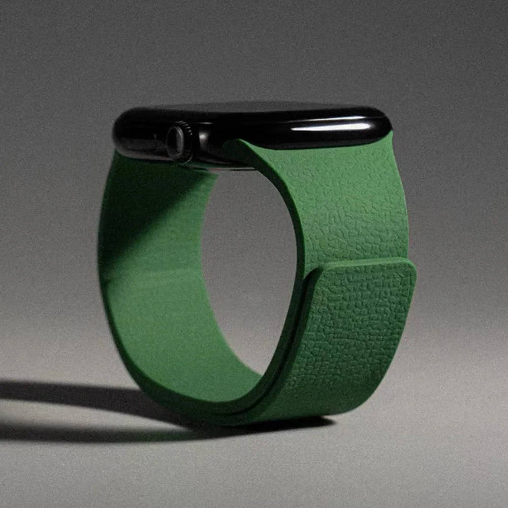 Premium silicone smartwatch strap featuring an innovative magnetic closure for a perfect fit.