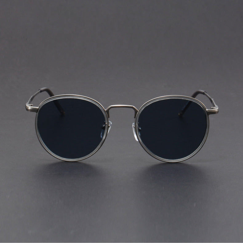 Premium aviator sunglasses, durable frame, sleek design. Essential UV protection for your eyes.