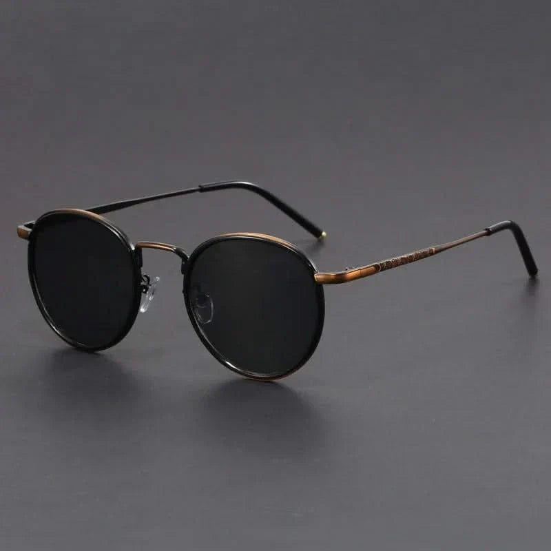 Unisex sleek metal aviator sunglasses offering ultimate UV eye protection.