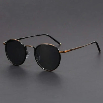 Unisex sleek metal aviator sunglasses offering ultimate UV eye protection.