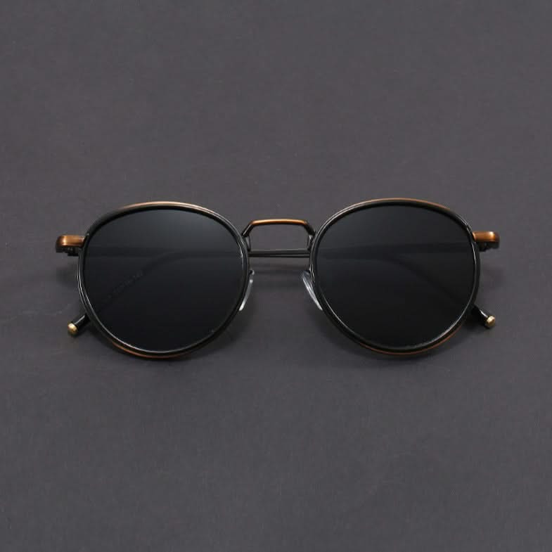Fashionable unisex aviator sunglasses with a sleek metal frame, perfect accessory.