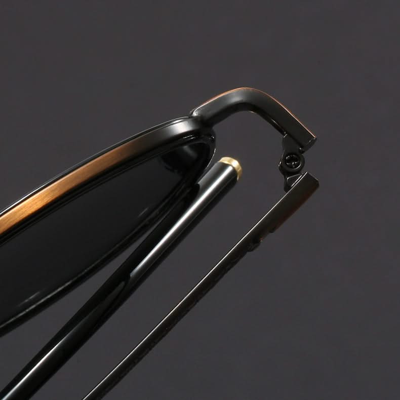 Sleek unisex aviator sunglasses featuring a durable metal frame design.