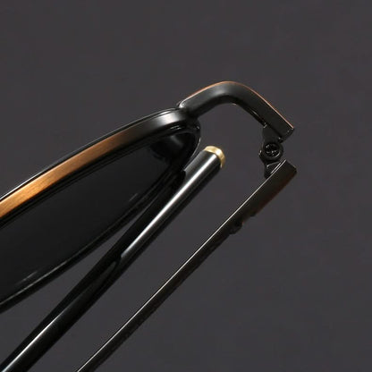 Sleek unisex aviator sunglasses featuring a durable metal frame design.