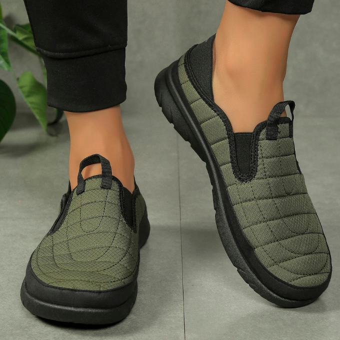 Quilted unisex walking shoes, lightweight and breathable, perfect for everyday comfort.