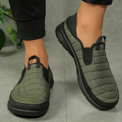 Quilted unisex walking shoes, lightweight and breathable, perfect for everyday comfort.