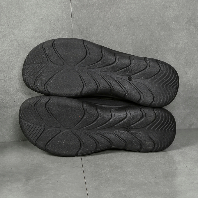 Comfortable, lightweight, and breathable slip-on shoes, perfect for unisex everyday walking.