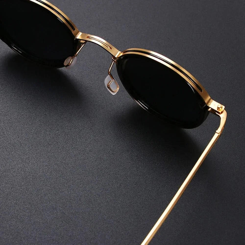 Stylish unisex Solis metal frame sunglasses. Polarized anti-glare lenses provide ultimate sun protection.