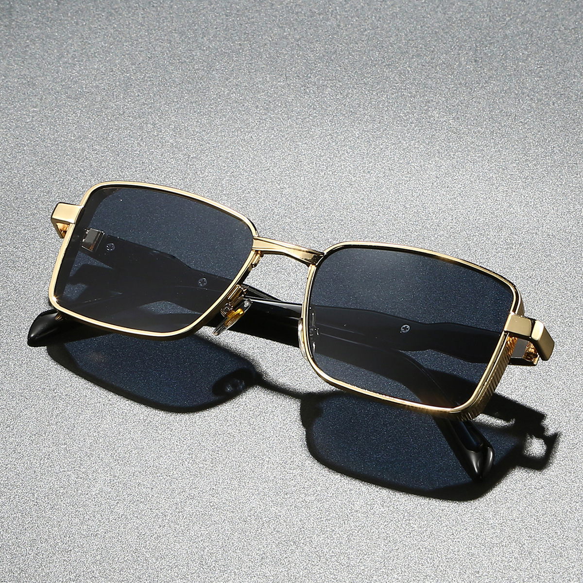Modern square unisex sunglasses, offering essential UV protection. Fashion-forward alloy frame.