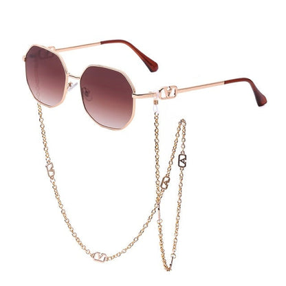 Polycarbonate Stormi sunglasses with alloy frame, ensuring robust UV protection.