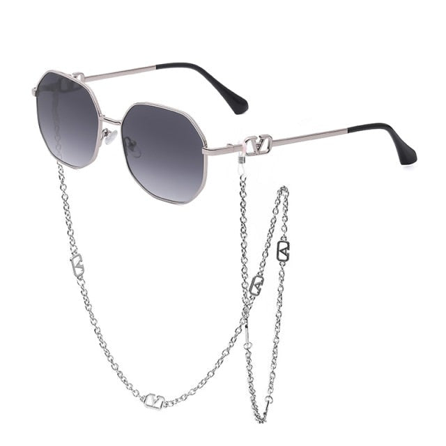 Gradient lens Stormi sunglasses, providing excellent UV protection and fashionable look.