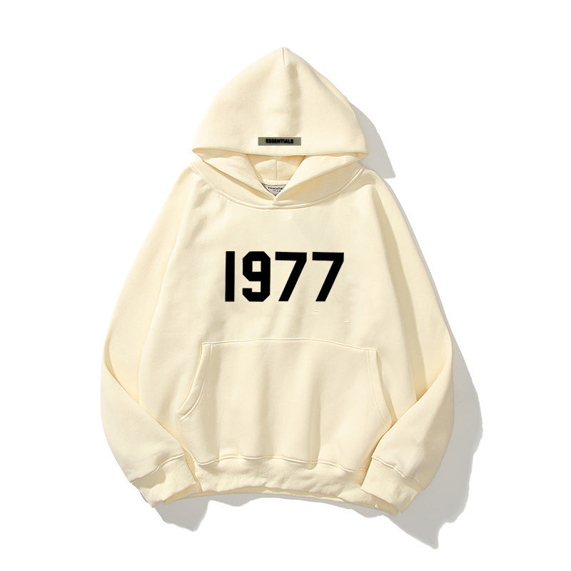 Retro 1977 streetwear hoodie, unisex fit, with trendy raglan sleeves for an urban vibe.